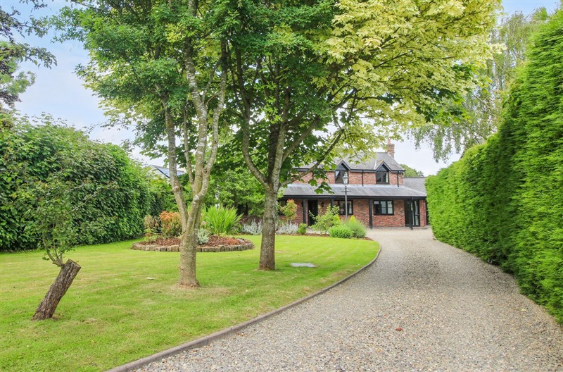 1 Clarkes Lane, St Martins, Shropshire sleeps 6 people