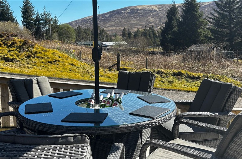 1 Station Cottages, Dalnaspidal near Dalwhinnie, Cairngorms National Park sleeps 6 people