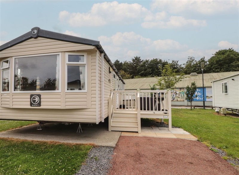 10 Cambrian Park, Pwllheli, Penrhyn Llyn (Llyn Peninsula) has a hot tub