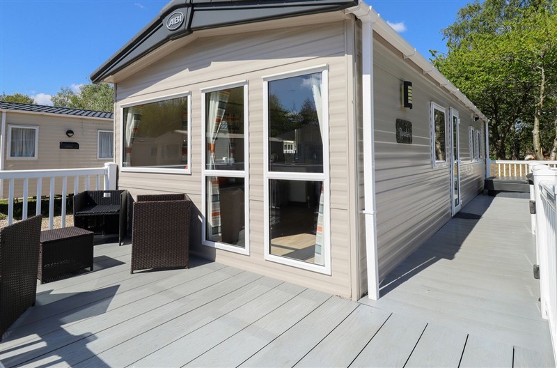 39 Larch View with hot tub, Tattershall, Lincolnshire sleeps 6 people