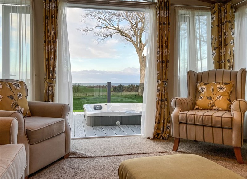 Abington 31, St Andrews has a hot tub