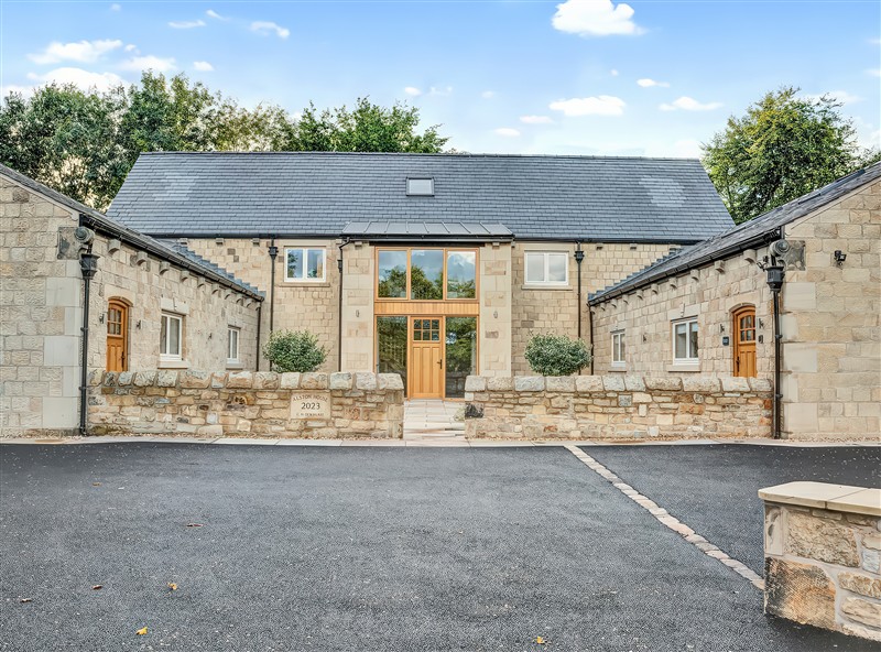Alston House, Longridge, Lancashire has a hot tub