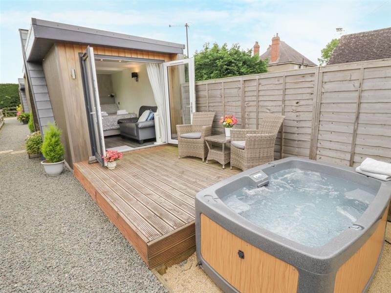 Alstroemeria, Bretforton near Evesham, Worcestershire sleeps 2 people