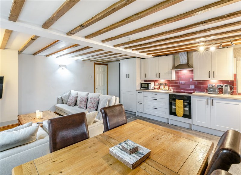 Apartment Two, Bilbrough, near York has a hot tub