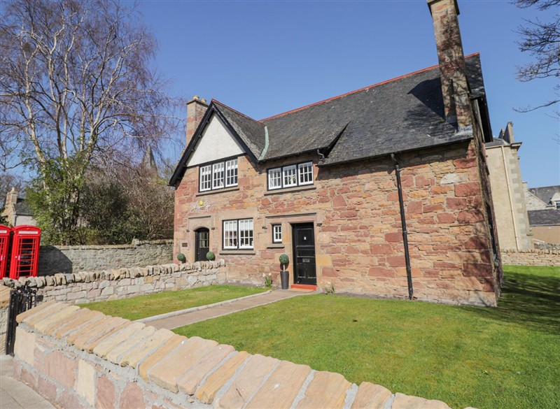 Aspen Spa Apartment, Dornoch, The Highlands - Ross-shire has a hot tub