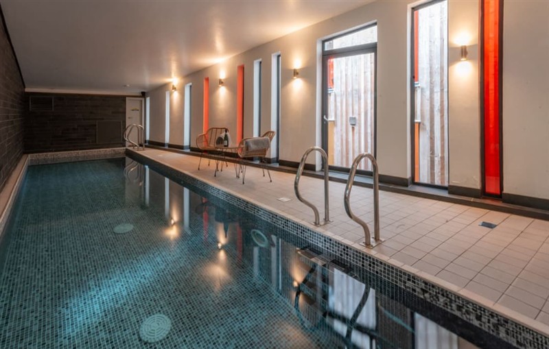 Bale House, Bowness-on-Windermere sleeps 10 people