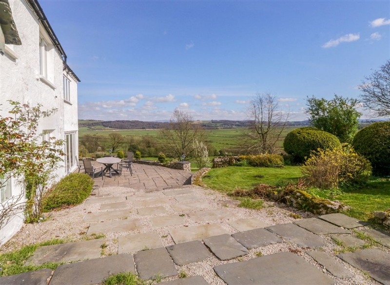 Barn Howe, Lyth near Levens, Lake District has a hot tub