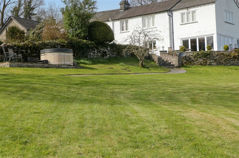 Barn Howe, Lyth near Levens, Lake District sleeps 6 people