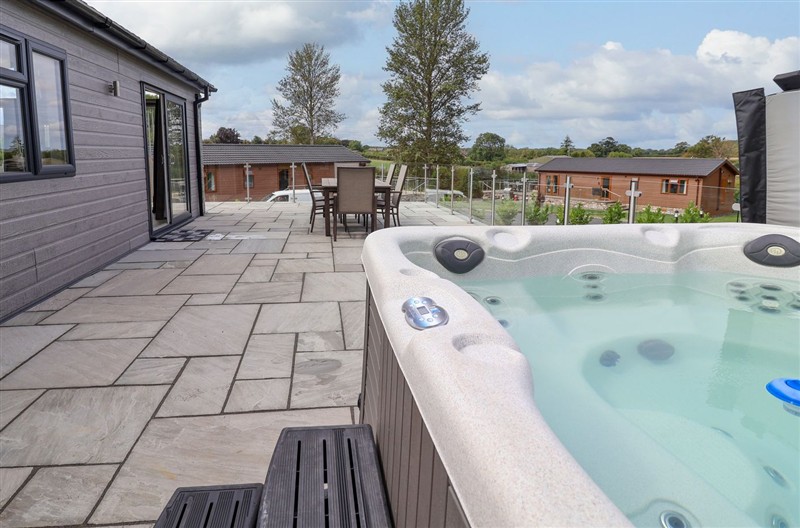 Beach Lodge, Lloc, Flintshire sleeps 6 people