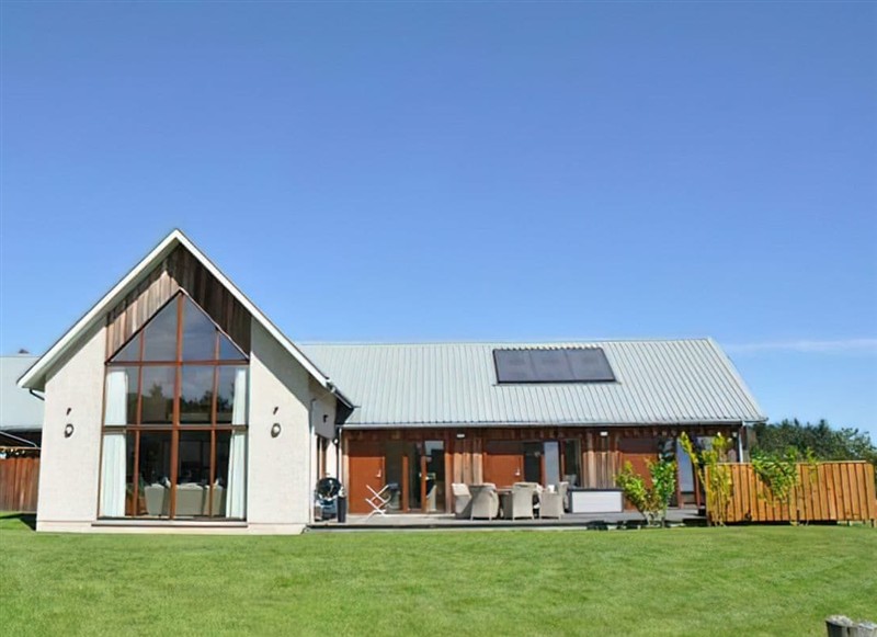 Bennachie Lodge, Inverurie has a hot tub