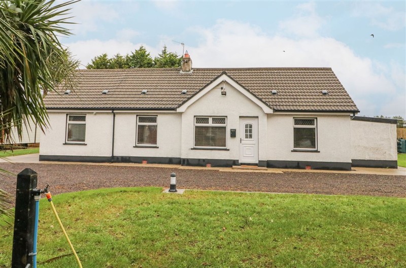 Benone Beach Cottage, Magilligan near Castlerock, County Londonderry sleeps 8 people