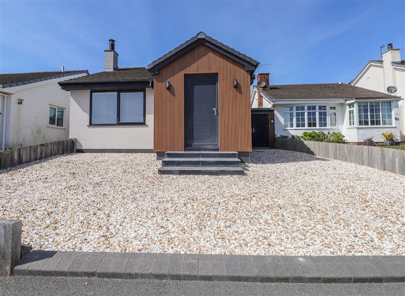 Bigting, Rhosneigr, Ynys Môn / Isle of Anglesey has a hot tub
