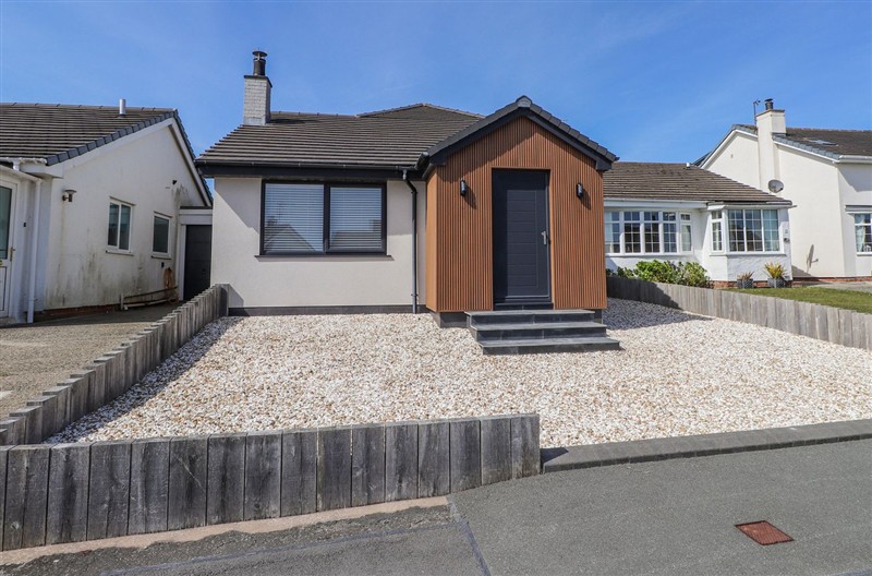 Bigting, Rhosneigr, Ynys Môn / Isle of Anglesey sleeps 8 people