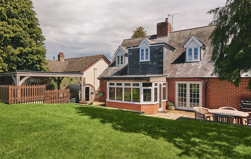 Blackstone House, Leominster sleeps 8 people