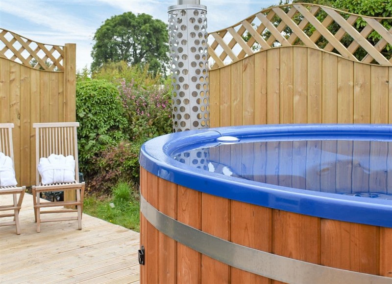 Bluebell, Brynteg, near Benllech has a hot tub