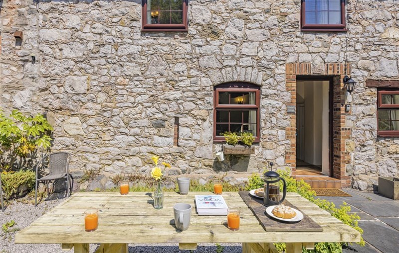 Bluebell Cottage, Betws Yn Rhos sleeps 5 people