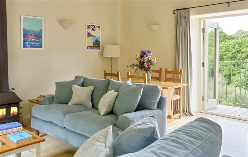 Bluewhistle Cottage, Dartmouth sleeps 6 people