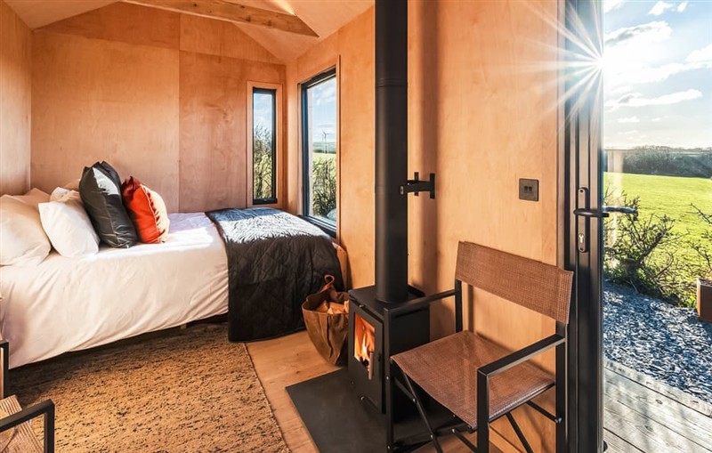 Bogee Farm Holiday Cottages - The Lookout, Wadebridge sleeps 2 people