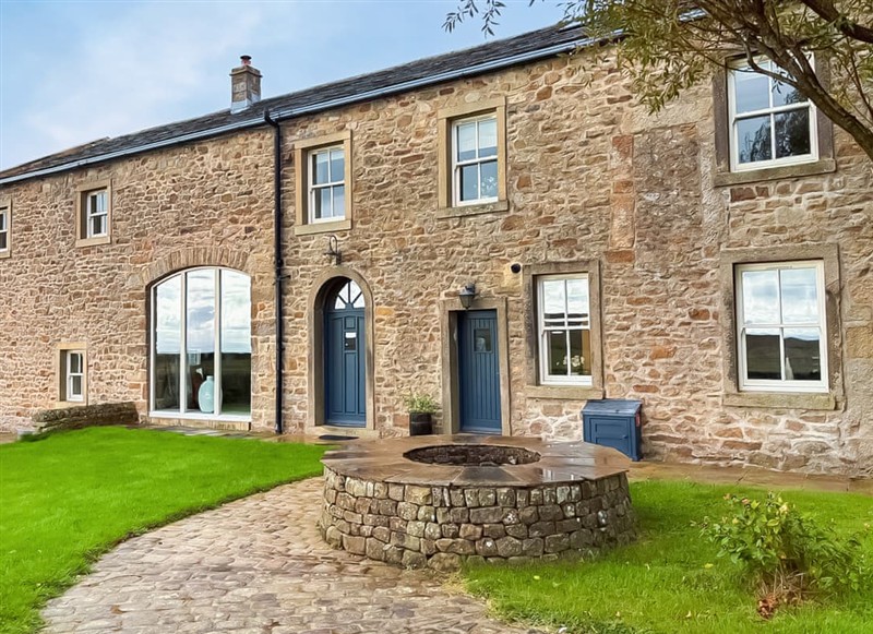 Bookilber Barn, Long Preston has a hot tub