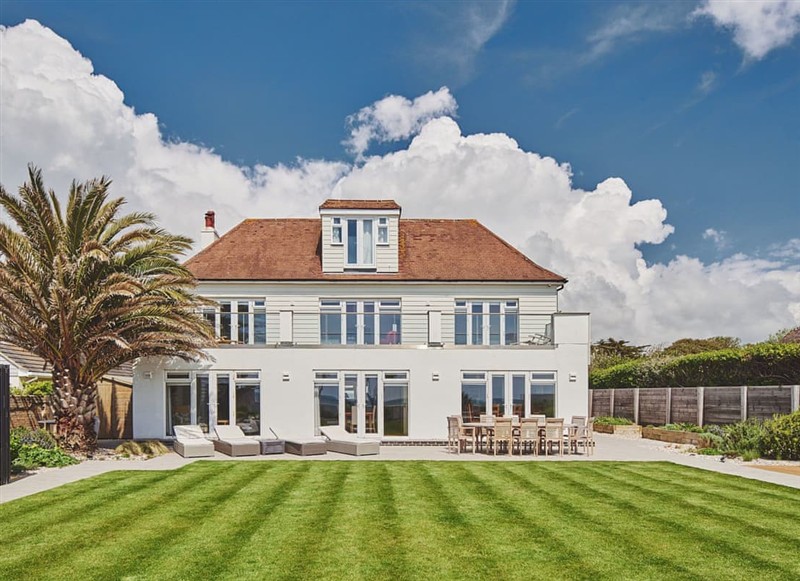 Bracken Manor, Sussex has a hot tub