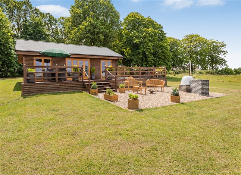 Bramble Lodge, Hadleigh has a hot tub