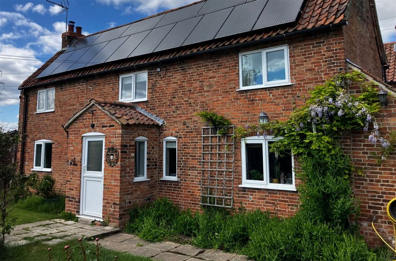 Brecks Cottage, Moorhouse near Tuxford, Nottinghamshire sleeps 10 people