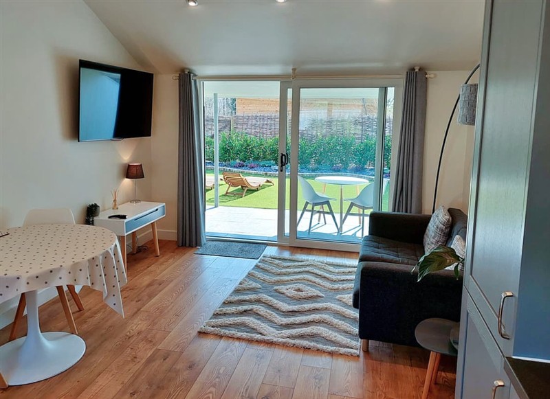 Briar Hill Lodge Little Dunley, Bovey Tracey has a hot tub