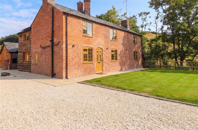 Bridge Farm, Pontyblew near Chirk, North Wales & Snowdonia sleeps 8 people