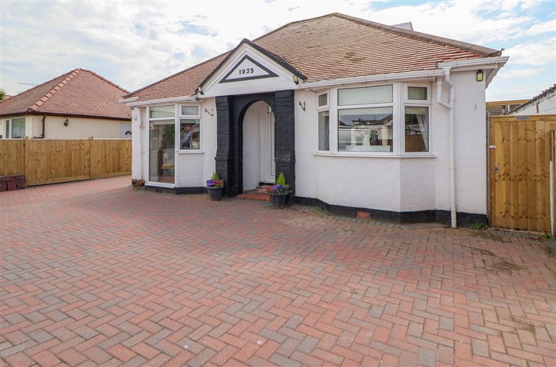 Brimrod, Talacre, Flintshire sleeps 6 people