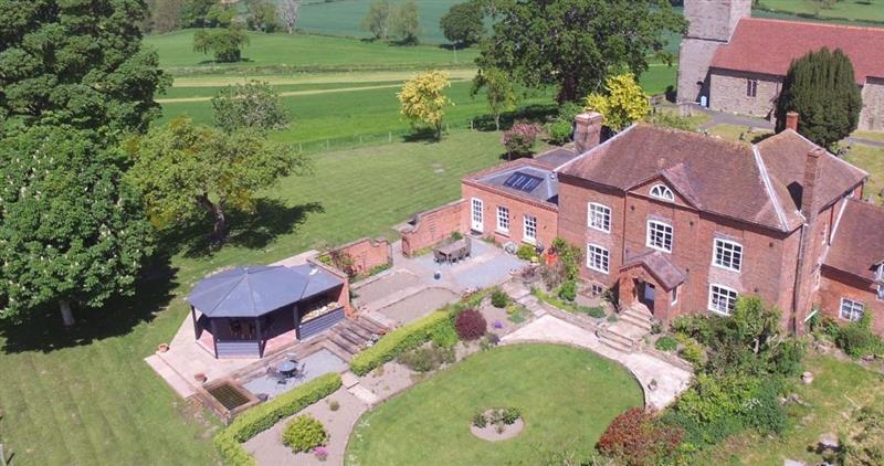 Broad Meadows Farmhouse, Bayton sleeps 12 people