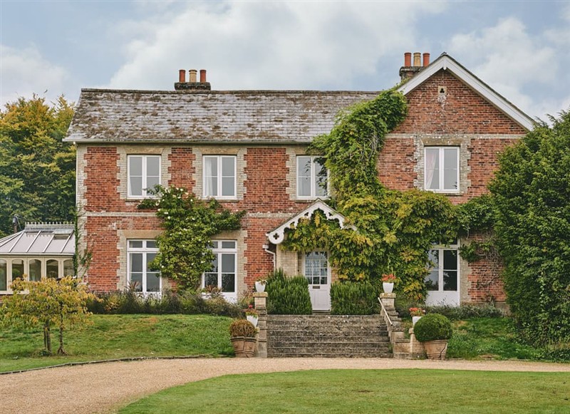 Brook Cottage, Blandford Forum has a hot tub
