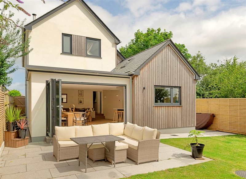 Brookside Cottage, near Bude has a hot tub