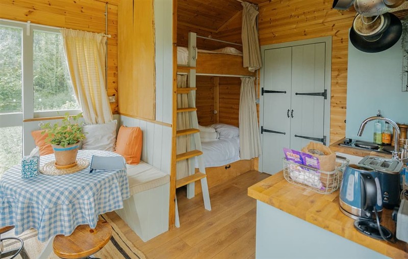 Bustard Hut, Cholderton, near Salisbury sleeps 4 people