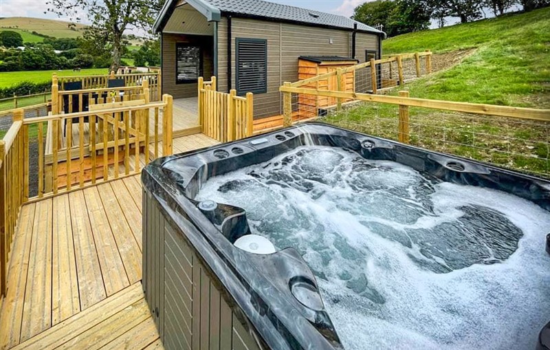 Cae Llwyn - Oak Tree view, Rhayader and the Elan Valley sleeps 6 people