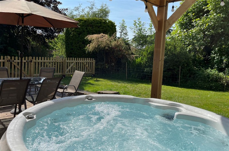 Chaff House, Clifton Upon Teme, Worcestershire sleeps 6 people
