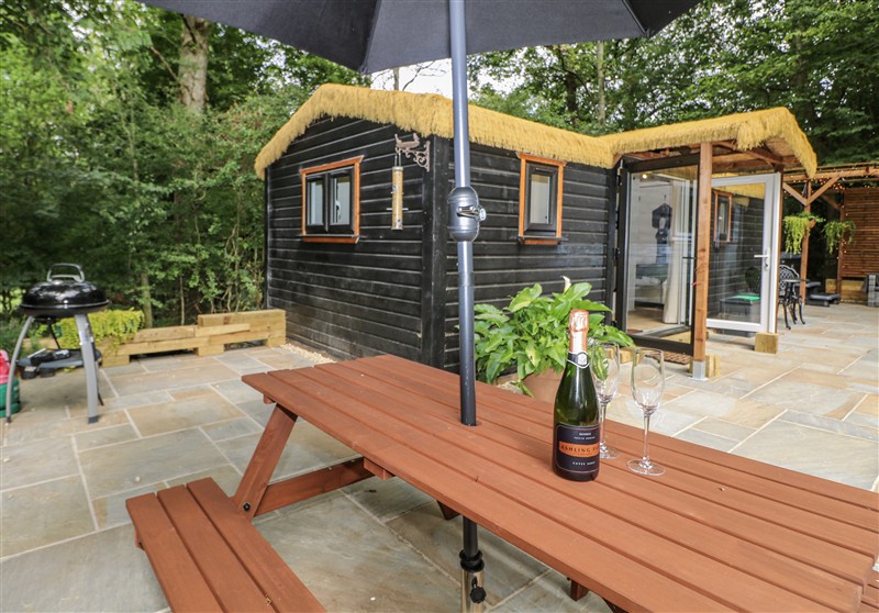 Charltons Hollow Cabin, Bolney, West Sussex sleeps 2 people