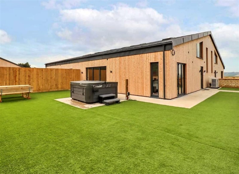 Cherry Tree House, Bourton-on-the-Water has a hot tub