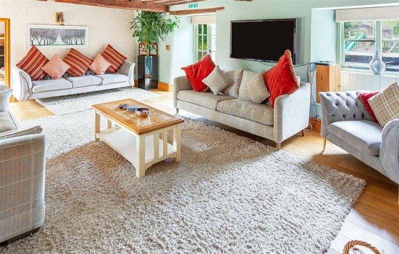 Cotswold Valley Court Manor, Stroud sleeps 17 people