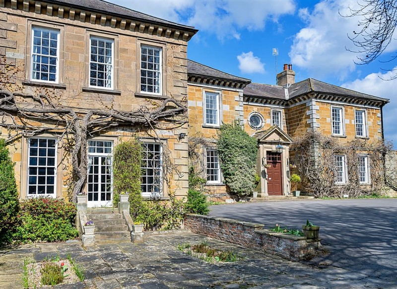 Cranberry Cottage, Thirsk has a hot tub