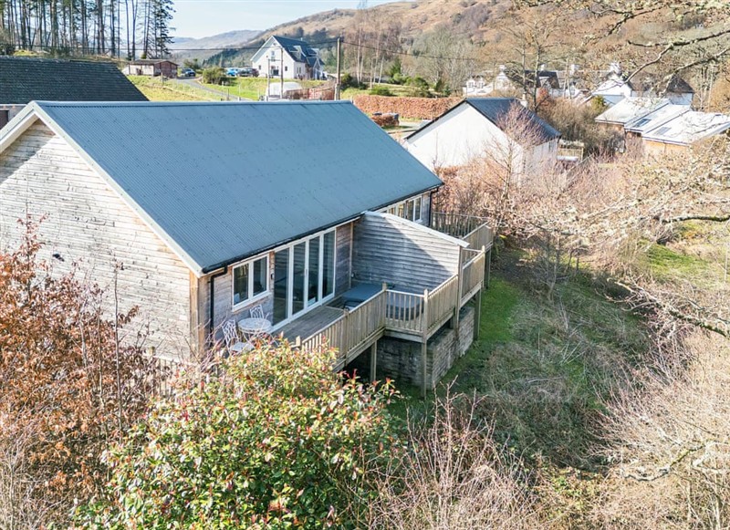Crianlarich Retreats - Garth Cottage, Killin has a hot tub