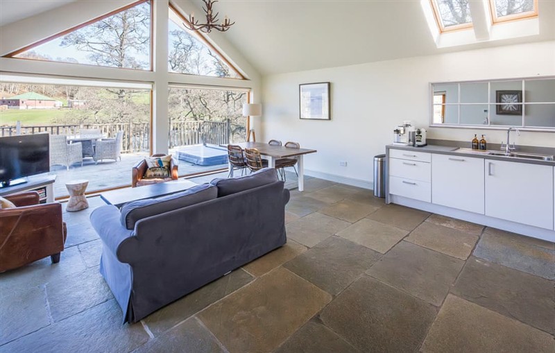 Crianlarich Retreats - Riverbank Cottage, Killin sleeps 4 people