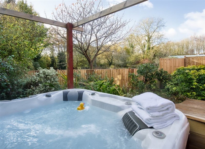 Cross Gates Cottage, Exmouth has a hot tub