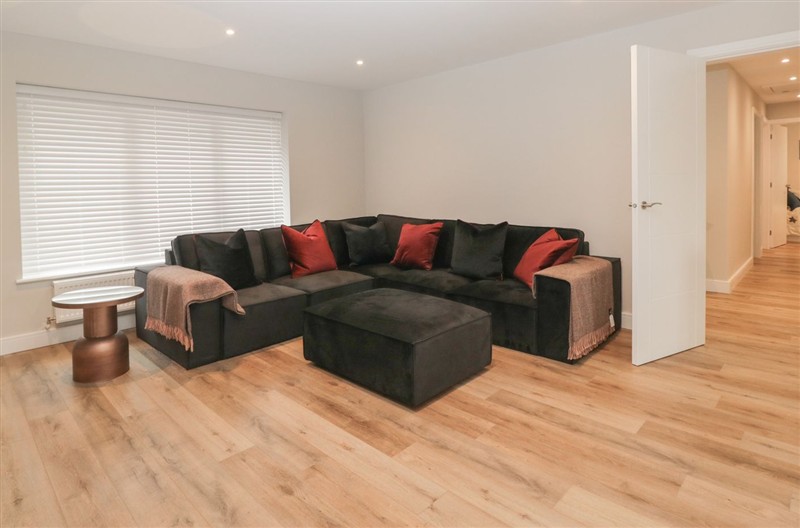 Cross Winds, Clapham, Yorkshire Dales - South sleeps 6 people