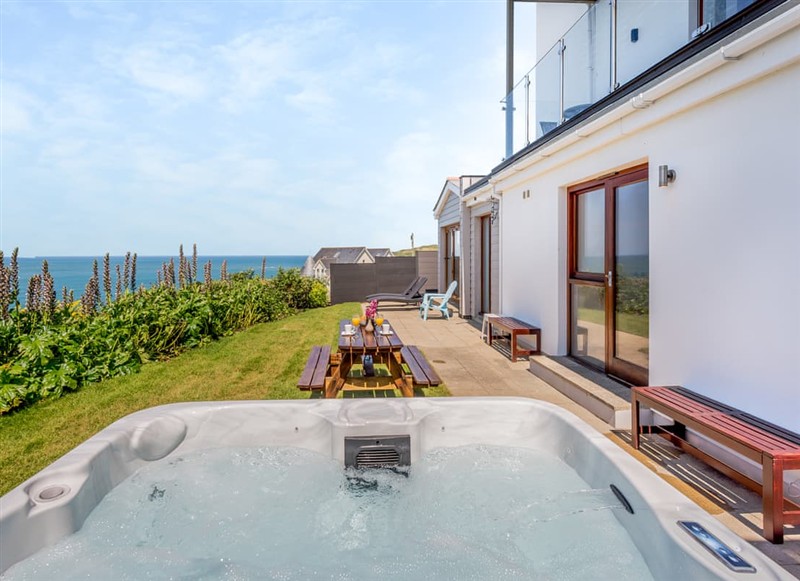 Crows Nest - Beachbreak, Mortehoe, near Woolacombe has a hot tub