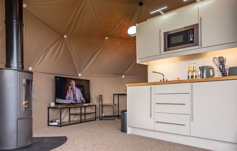 Daffodil, Brynteg, near Benllech sleeps 4 people