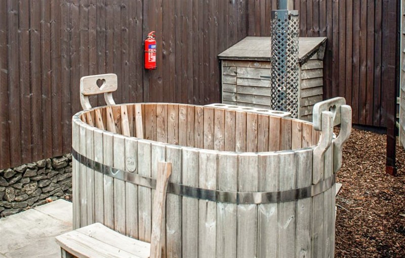 Digby’s Hut, Foolow, near Hope Valley sleeps 2 people