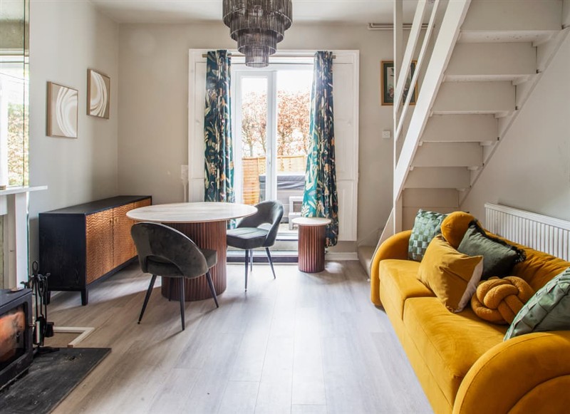 Downwood - Cosy Annexe, Near Blandford Forum has a hot tub