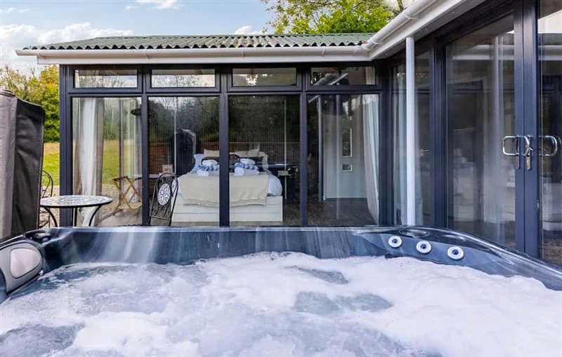 Downwood - Glass House, Near Blandford Forum sleeps 2 people