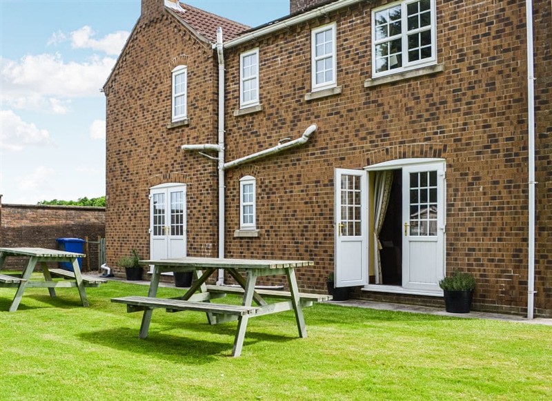 Eastfield Cottage, Leven, near Beverley has a hot tub