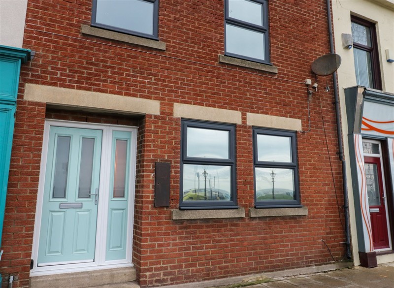 Elevens Tide, Seaham, Yorkshire Dales - North has a hot tub